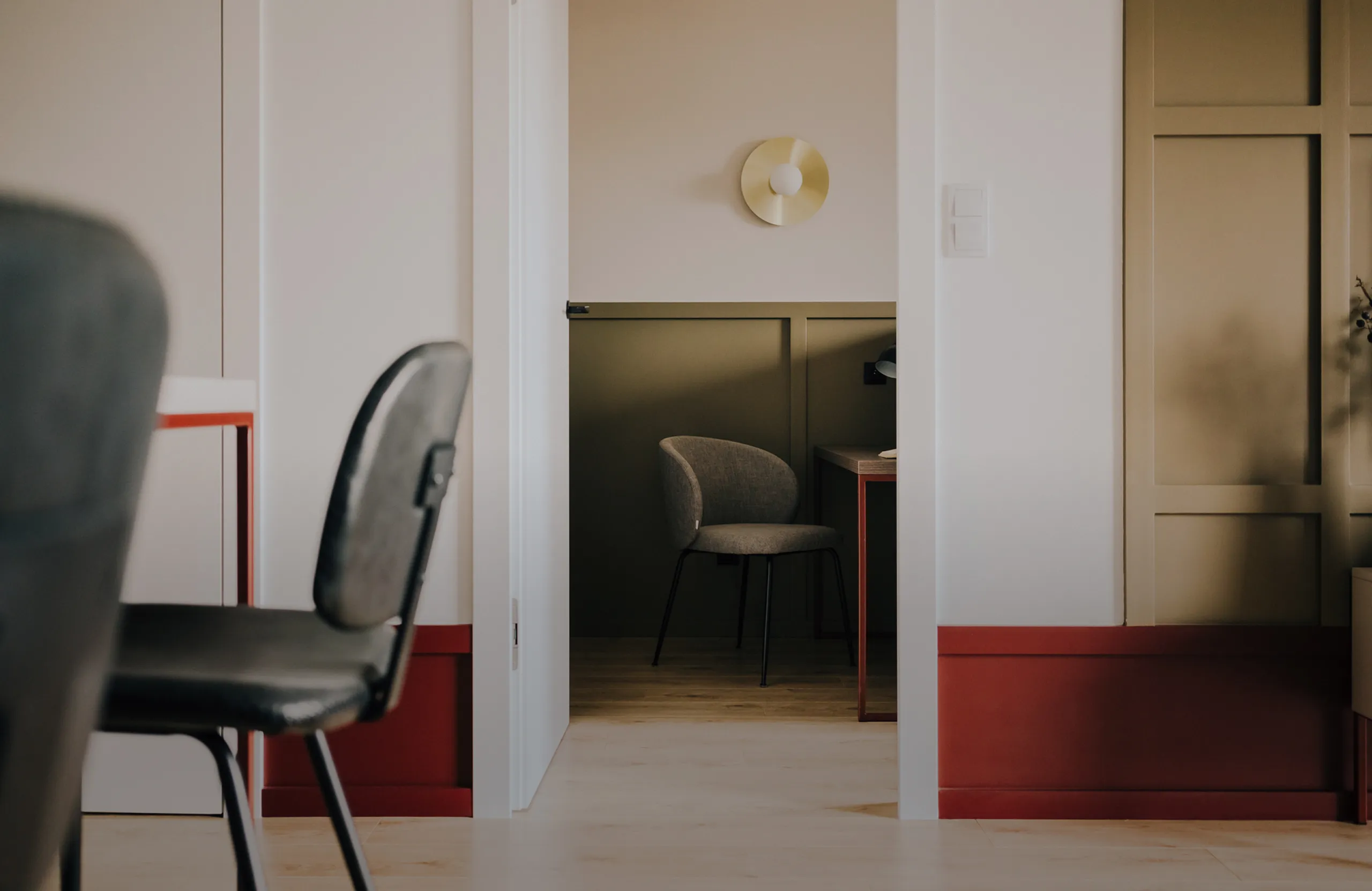 Salon w projekcie Niepodległości, projekt wnętrza prywatnego NAM STUDIO